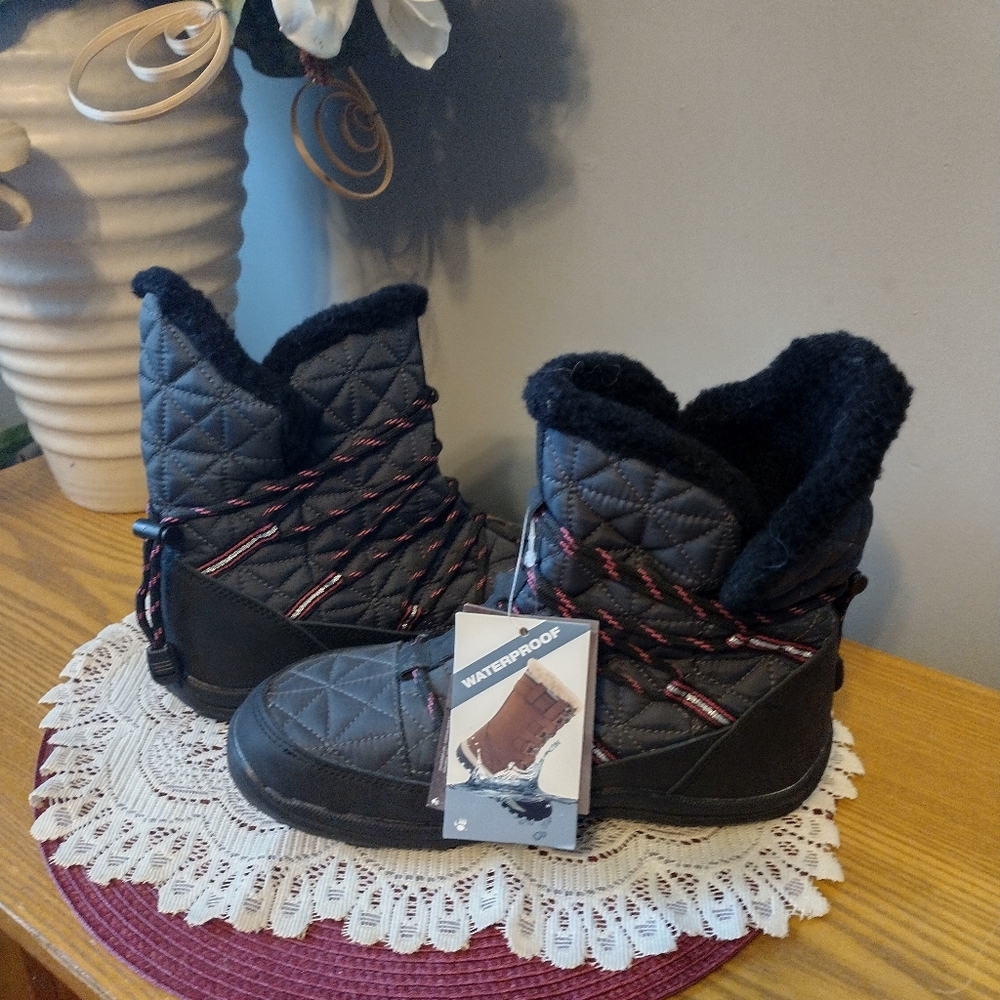 Bear paw boots size 7